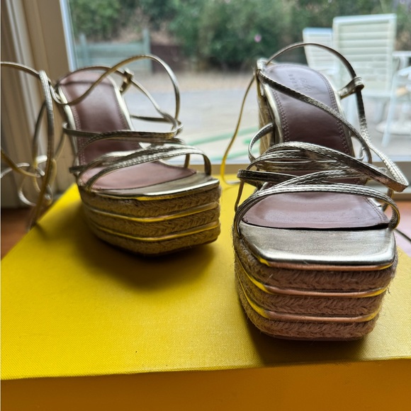 ASOS DESIGN Thalia strappy tie leg wedges in gold size 9 - Picture 3 of 16